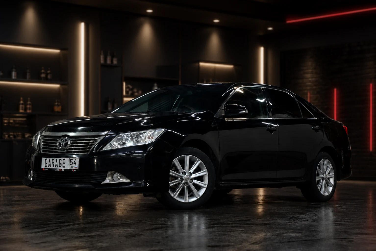 Чёрная Toyota Camry XV50, вид спереди